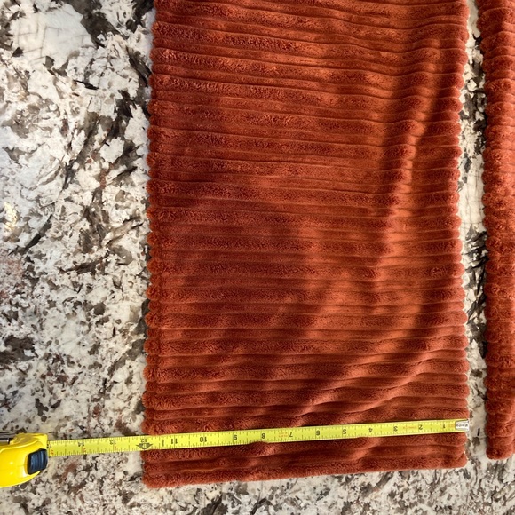 Rust colored lumbar pillow cases - Picture 3 of 3